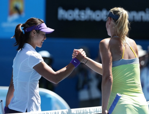 Li Na stuns Sharapova to reach finals